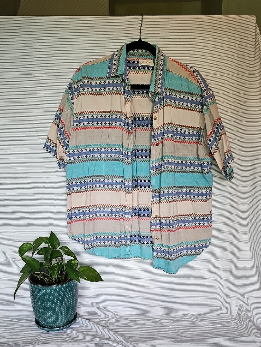 Vintage Men's Short-Sleeve Aztec Stripe Shirt in Aqua and Cream 100% Cotton